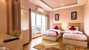 Deluxe Double Room, 1 Bedroom | Minibar, laptop workspace, blackout curtains, soundproofing