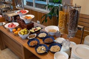 Frokostbuffé hver dag (mot et tillegg)
