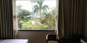 Deluxe Twin Room | Desk, iron/ironing board, free WiFi - Halong & Me Hometel (Ha Long)