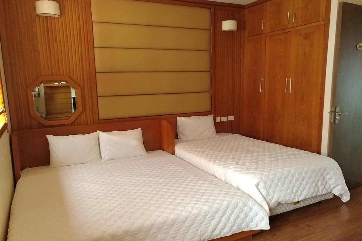 Family Room | Desk, iron/ironing board, WiFi (free)