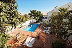 Seasonal outdoor pool, pool umbrellas, sun loungers