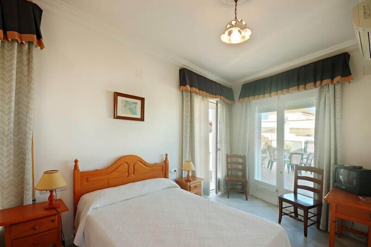 Cunas gratuitas, wifi gratis y ropa de cama