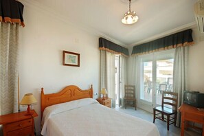 ห้องดับเบิล, ระเบียง | เปล/เตียงเด็กอ่อน (ฟรี), Wi-Fi ฟรี, ผ้าปูที่นอน