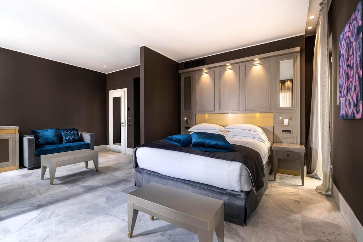 Habitación clásica | 1 habitación, ropa de cama de alta calidad, edredón y minibar