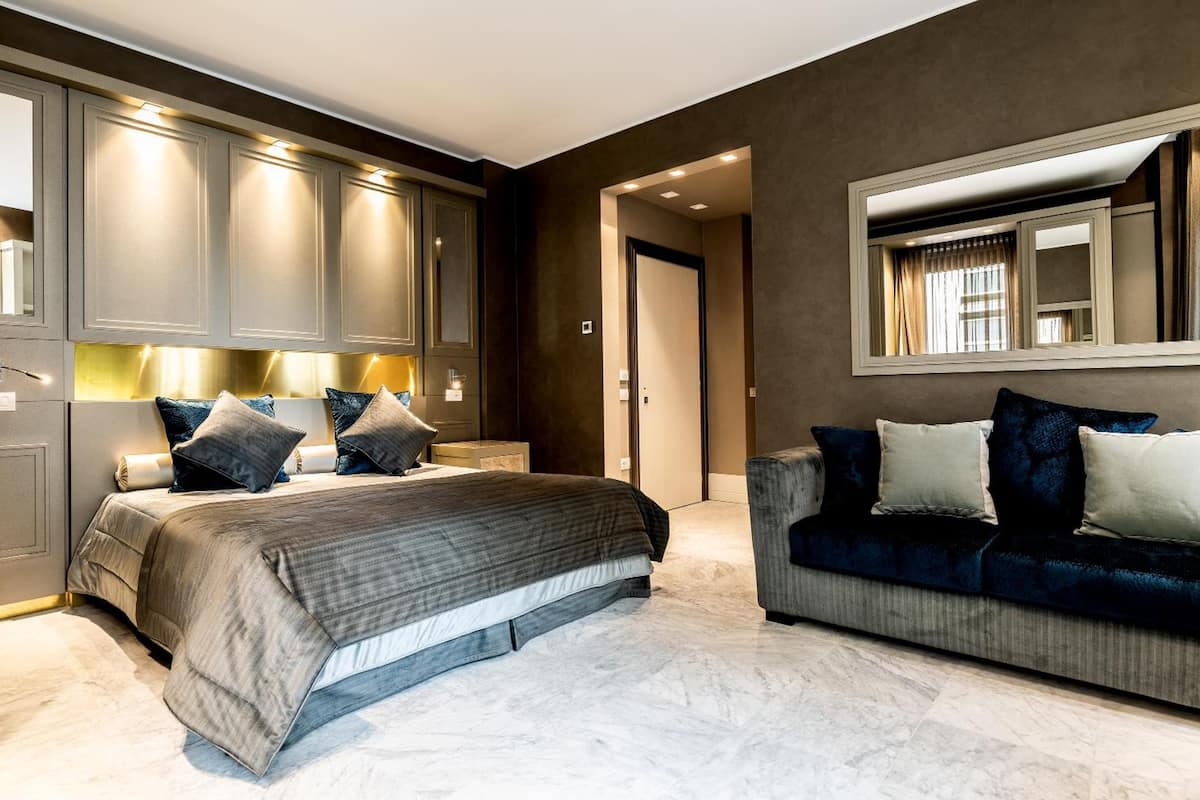 1 bedroom, premium bedding, down duvets, minibar