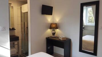Chambre Double Confort, salle de bains attenante (Alençon) | Équipements de la chambre