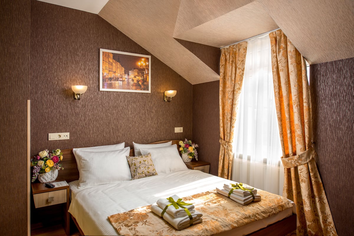 Junior Suite, Balcony | Desk, laptop workspace, blackout drapes, iron/ironing board (on request)