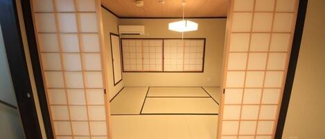 Rumah, 2 kamar tidur, Bebas Asap Rokok | 2 kamar tidur, didekorasi berbeda-beda, dan meja kerja