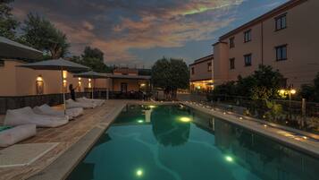 Seasonal outdoor pool