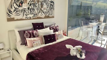 ๋๋ญ์ค ๋๋ธ๋ฃธ, ๋ฐ์ฝ๋ | ์ด์งํธ์ฐ ๋ฉด ์ํธ, ๊ณ ๊ธ ์นจ๊ตฌ, ๋ฏธ๋๋ฐ, ๊ฐ์ค ๋ด ๊ธ๊ณ