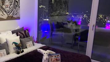 Egyptian cotton sheets, premium bedding, minibar, in-room safe