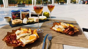A table set with food and drinks on a terrace with a view. - perfect lifestyle Design Boutique & Private SPA (Gebenstorf)