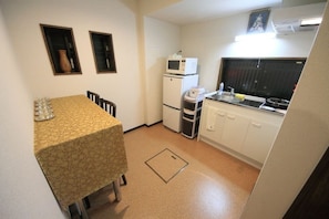 House, 4 Bedrooms, Non Smoking | Private kitchenette | Fridge, microwave, stovetop, rice cooker