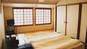 Unclassified image, 3 of 15, button - Grand Palace (Kyoto)