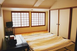 独立别墅, 4 间卧室,   无烟房 | 4 多间卧室、特色装修、办公桌、遮光窗帘