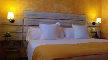 Double Room, Non Smoking (Pensamiento) | Blackout curtains, soundproofing, free WiFi, bed sheets