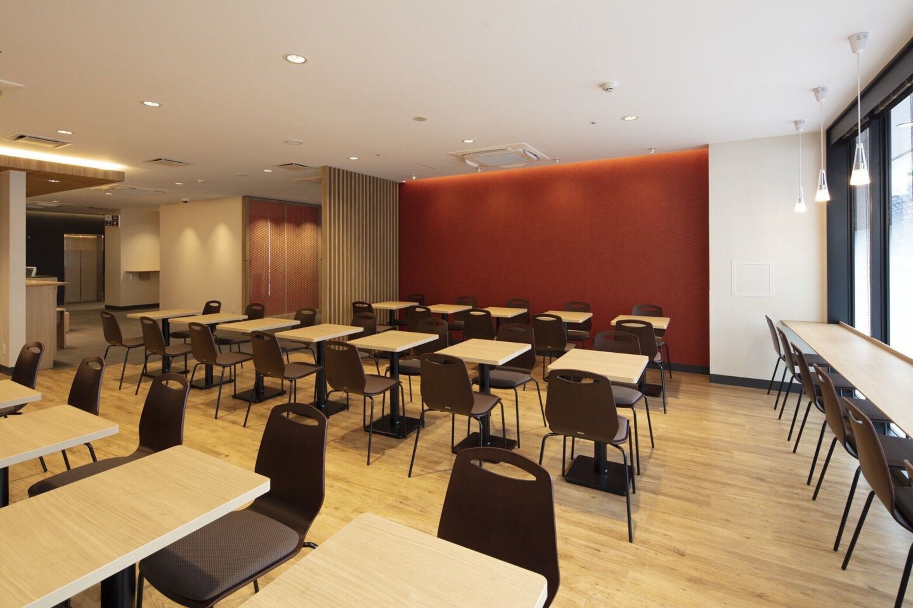 daily continental breakfast (jpy 700 per person)