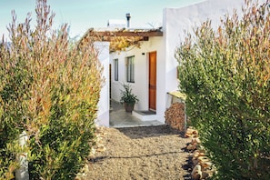 In-room safe, blackout drapes, free WiFi, bed sheets - Duikersdrift Winelands Country Escape (Tulbagh)
