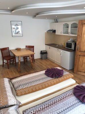 Studio (B) | Private kitchen | Fridge, oven, stovetop, coffee/tea maker - Tuxie Haus (Tux)