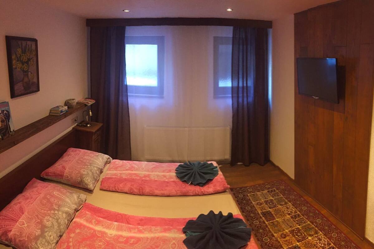 Studio (D) | Mörkläggningsgardiner, gratis wi-fi och sängkläder