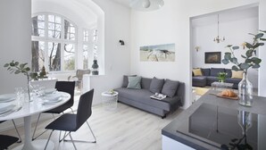 Comfort Apartment, 1 Queen Bed, City View | Living room | Flat-screen TV - RJ Apartments Chopina (Sopot)