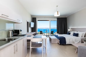 Fridge, stovetop, espresso maker, coffee/tea maker - Sun and Sea Plus Resort Hotel (Apokoronas)
