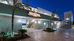 A modern resort building with a sign reading "SUN & SEA RESORT". - Sun and Sea Plus Resort Hotel (Apokoronas)