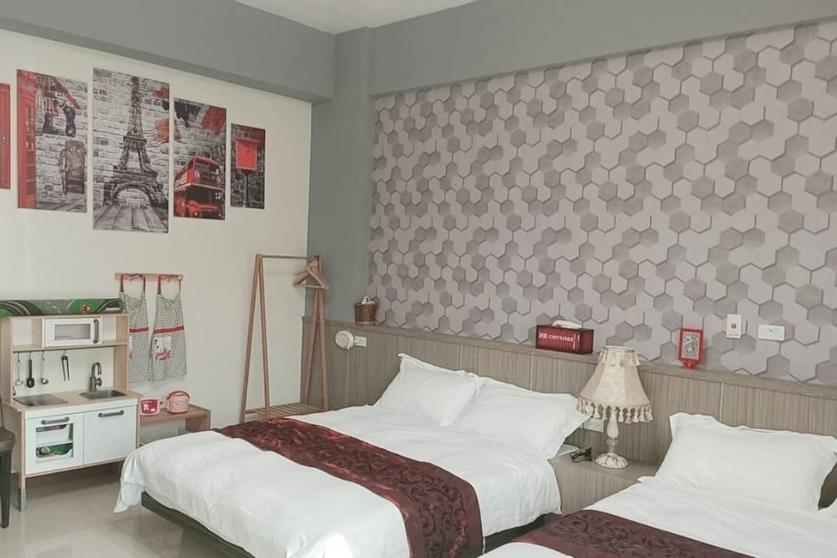 Down duvets, desk, blackout curtains, free WiFi