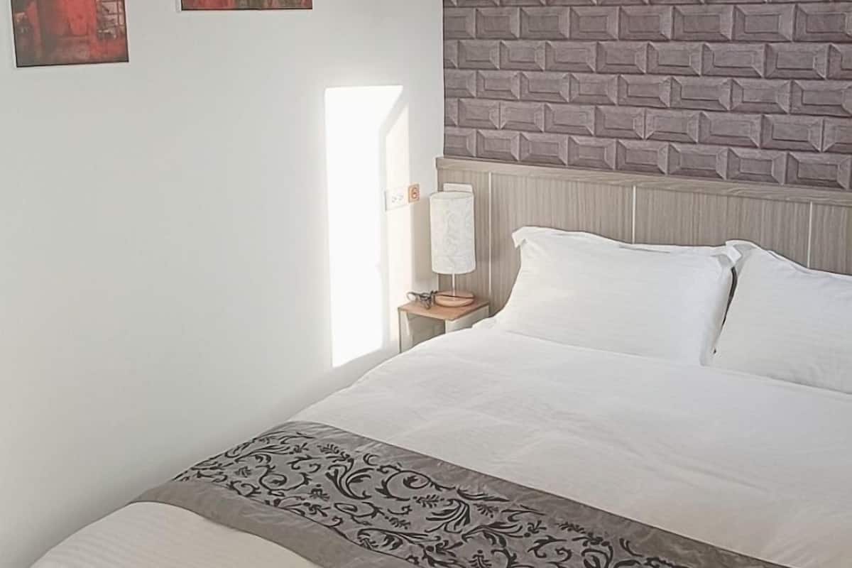Down duvets, desk, blackout curtains, free WiFi