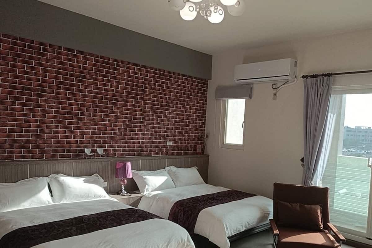Down duvets, desk, blackout curtains, free WiFi