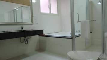 Standard Quadruple Room | Bathroom | Free toiletries, hair dryer, slippers, towels