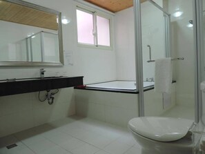 Bathroom - Happy Life B&B (Donggang)