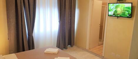 Deluxe Double Room, Non Smoking | Premium bedding, down comforters, in-room safe, desk