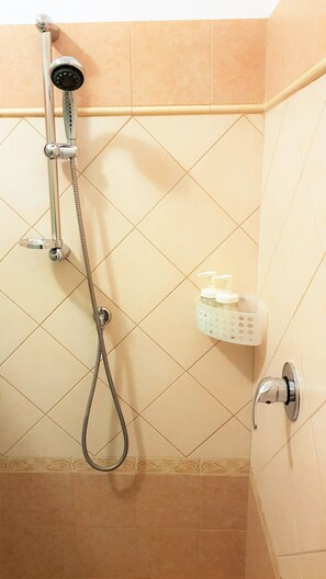 Triple Room, Non Smoking | Bathroom | Shower, free toiletries, hair dryer, bidet - Dodo Holiday in Rome (Rome)