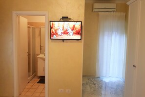 Deluxe tweepersoonskamer, niet-roken | Luxe beddengoed, donsdekens, een kluis op de kamer, een bureau