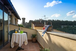 Panoramic-Penthouse, 1 Doppelbett, Nichtraucher, Hügelblick | Balkon