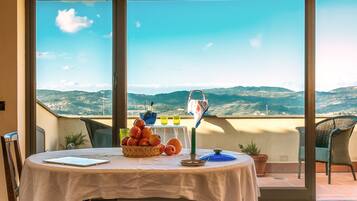 Panoramic Penthouse, 1 Double Bed, Non Smoking, Hill View | Living area