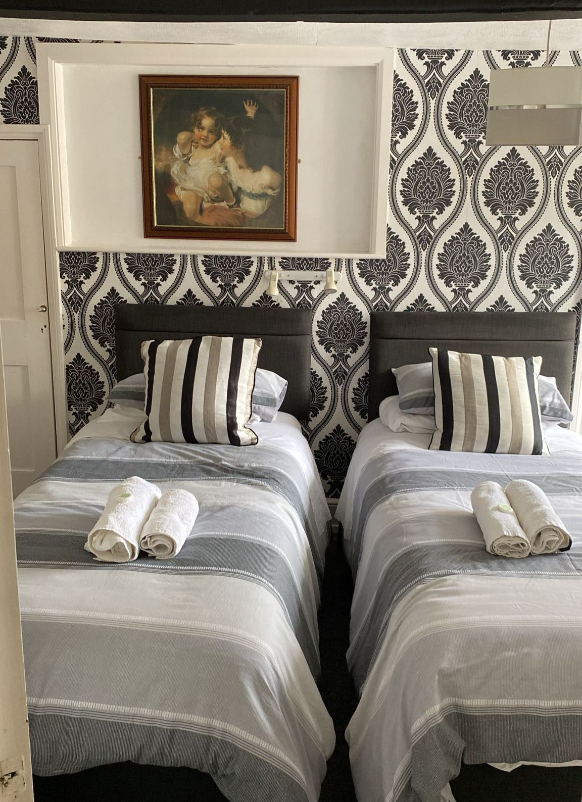 Super King or Twin Room (Room 6) | Iron/ironing board, free WiFi, bed sheets