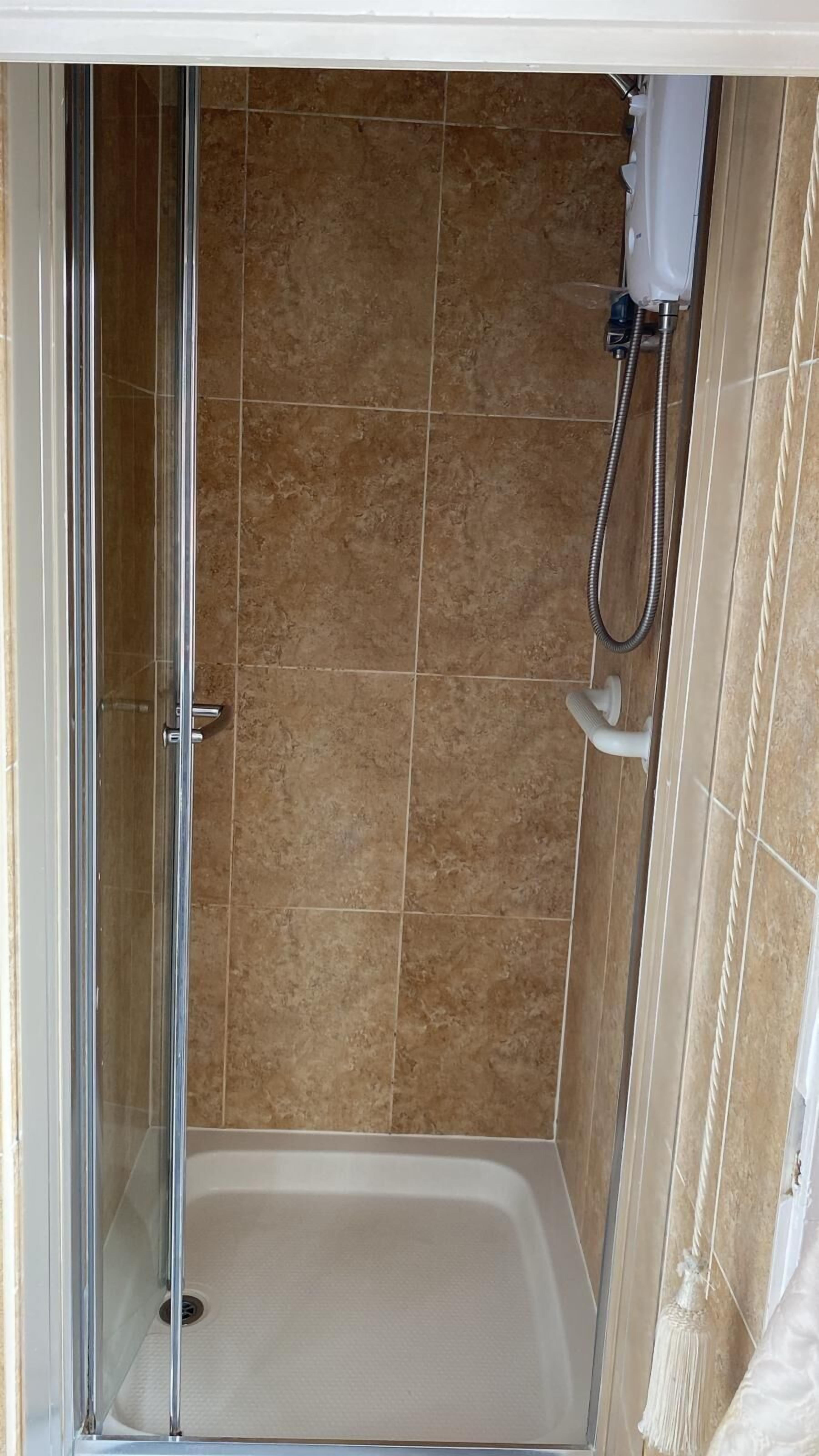 Super King or Twin Room (Room 6) | Bathroom | Towels, soap