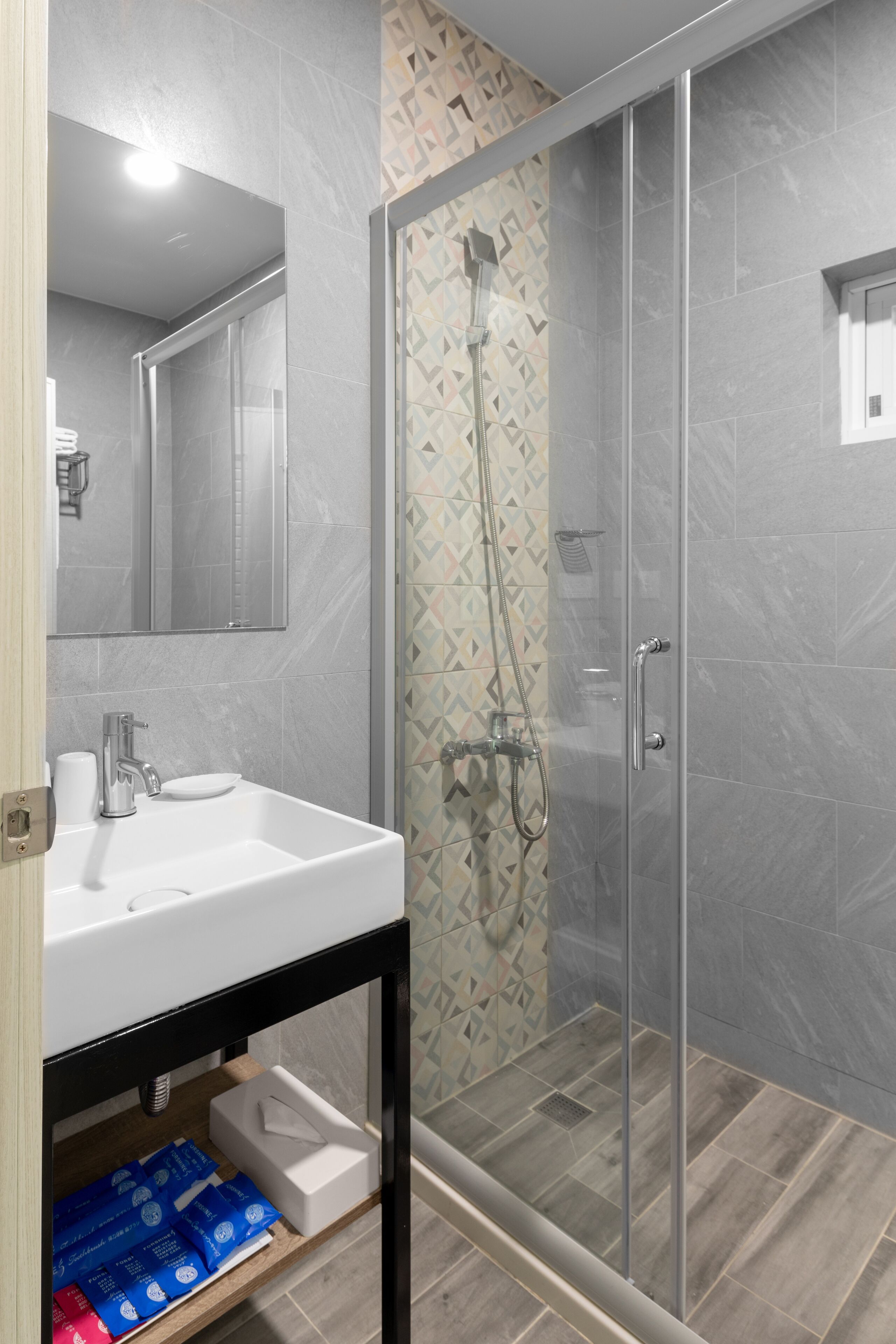 comfort triple room, multiple beds, non smoking | bathroom | shower, free toiletries, hair dryer, slippers