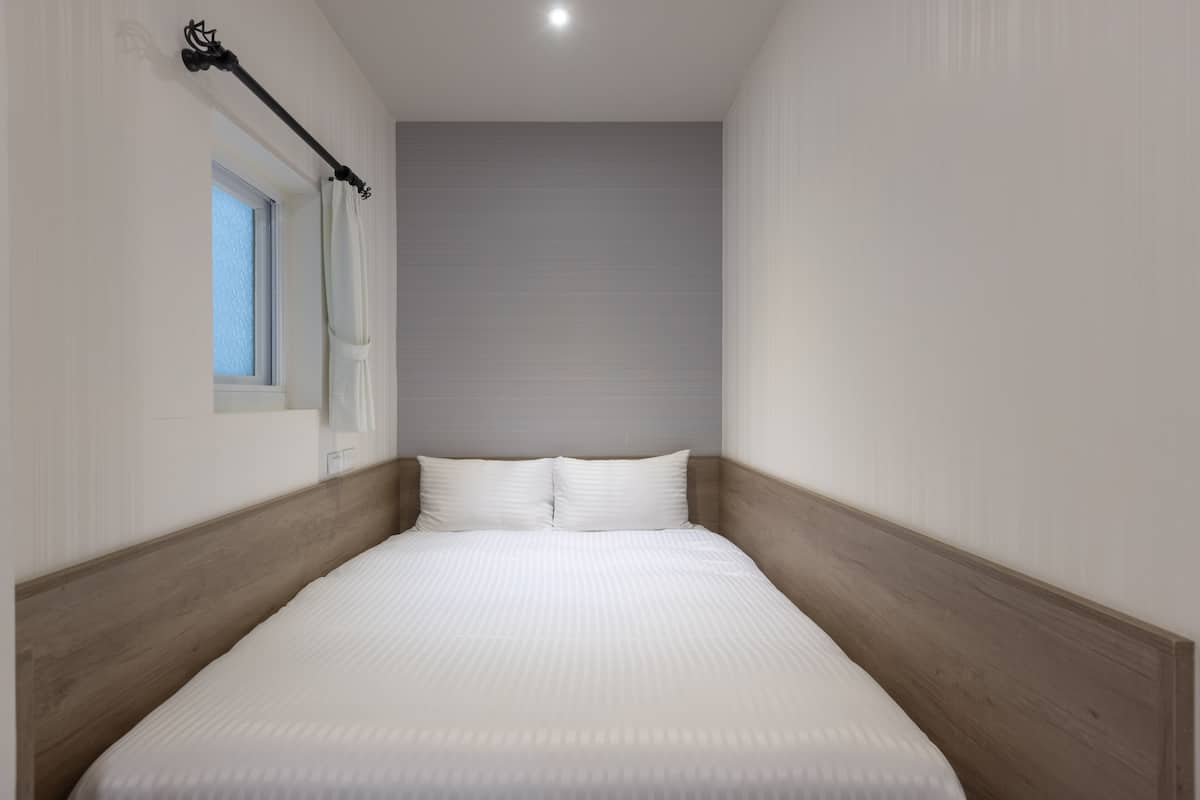 Kamar Double Ekonomi, 1 Tempat Tidur Double, Bebas Asap Rokok | Meja kerja, Wi-Fi gratis, dan seprai linen