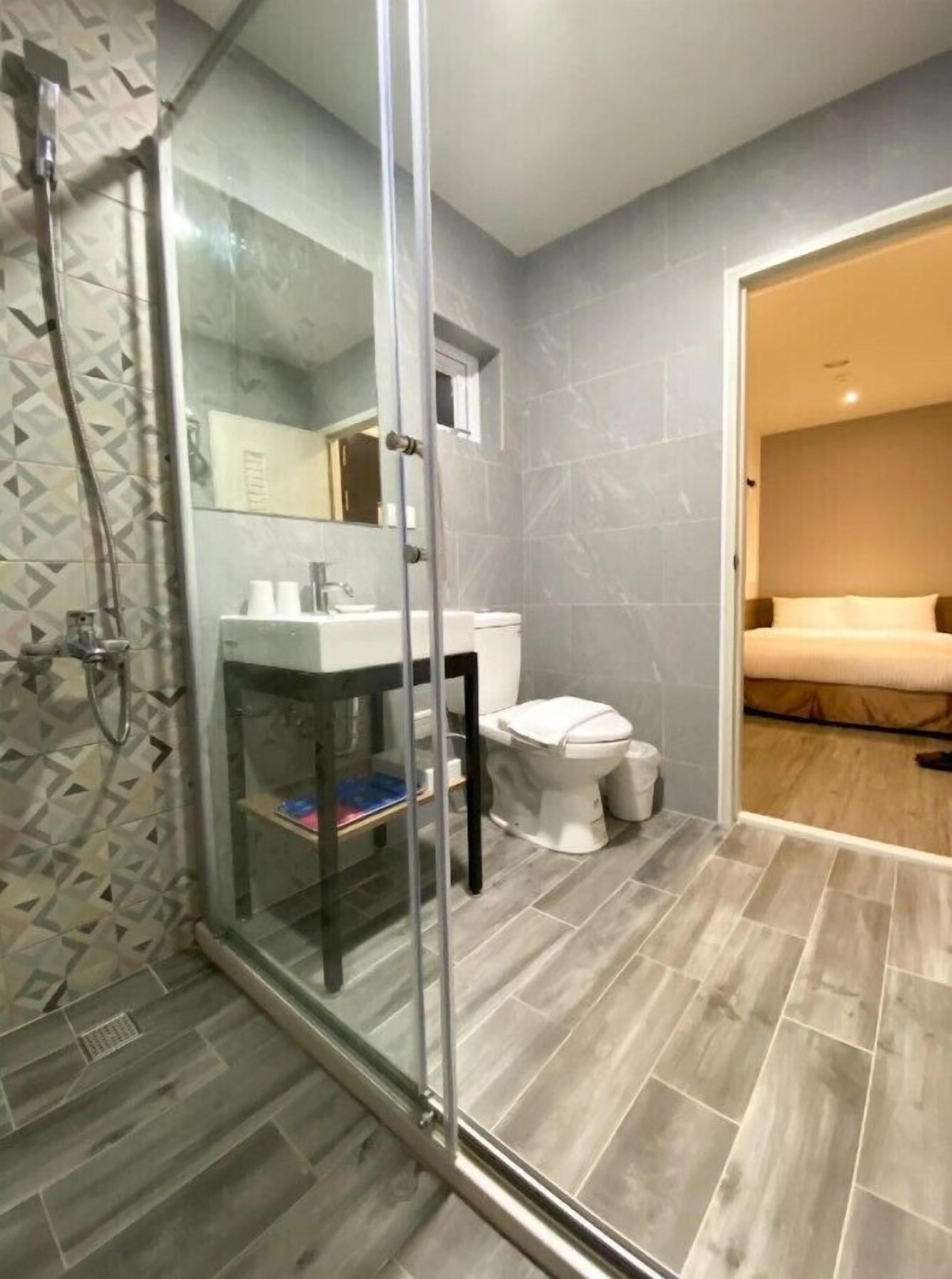 economy double room, 1 double bed, non smoking | bathroom | shower, free toiletries, hair dryer, slippers