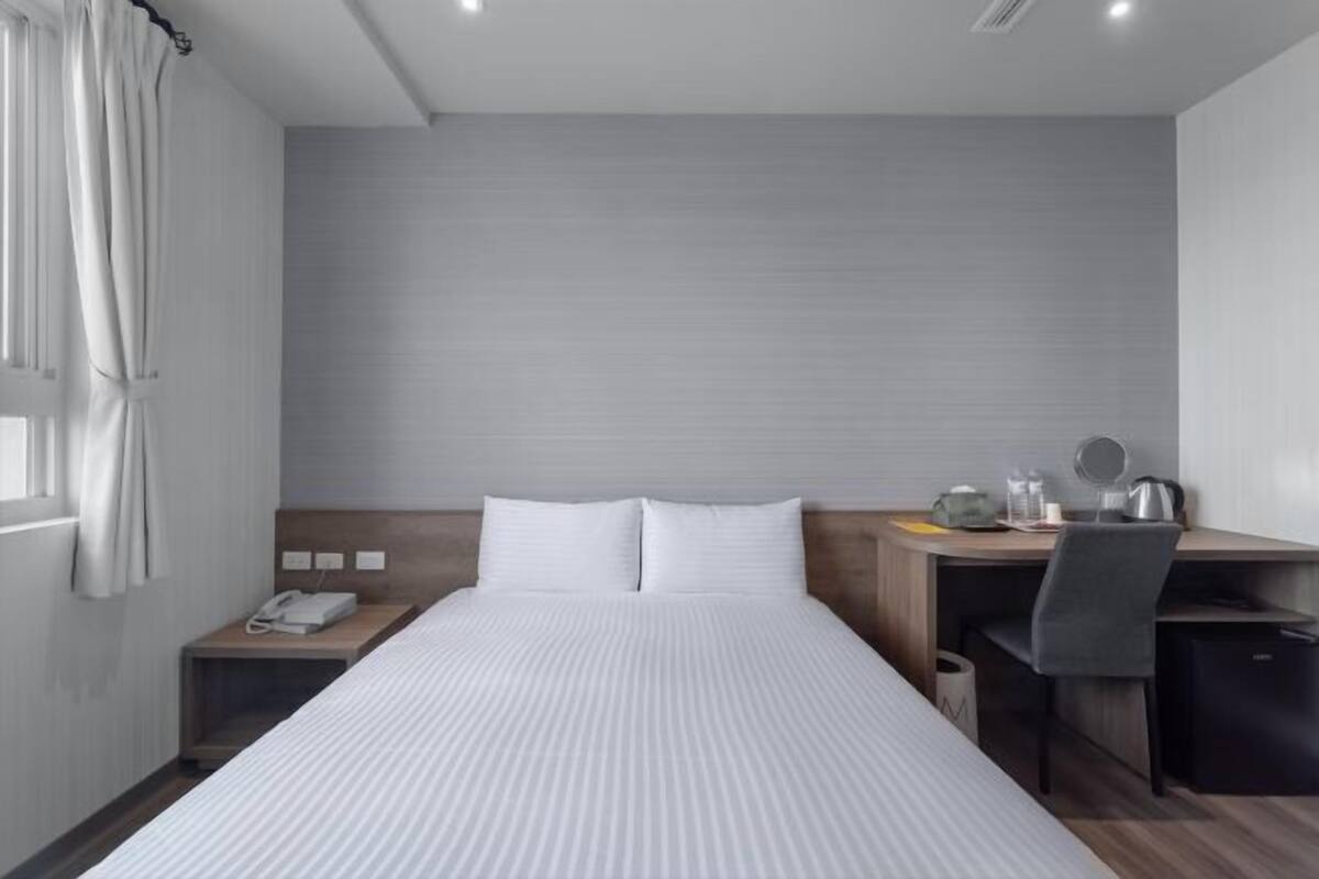 Bureau, Wi-Fi gratuit, draps fournis
