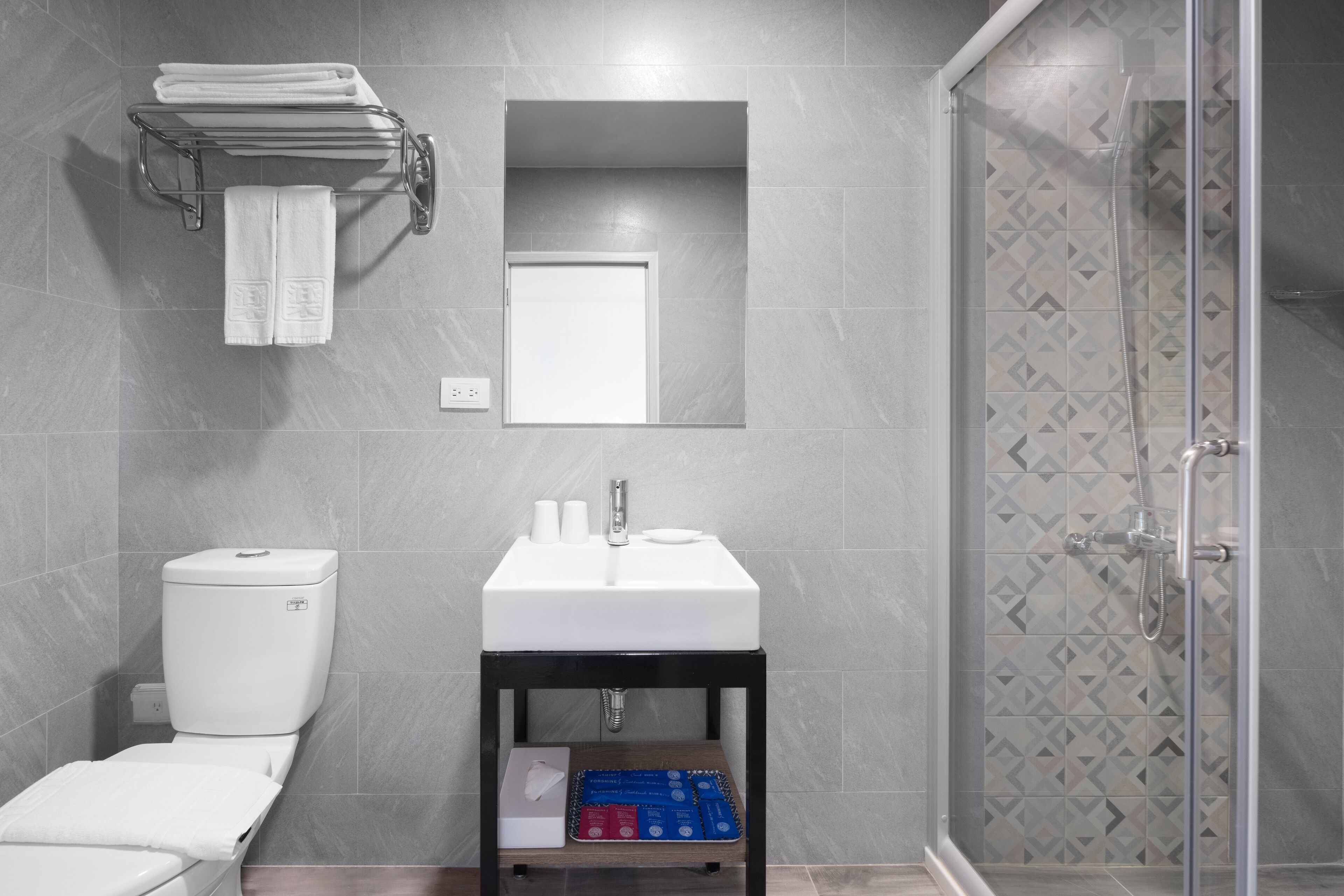 standard double room, 1 double bed, non smoking | bathroom | shower, free toiletries, hair dryer, slippers