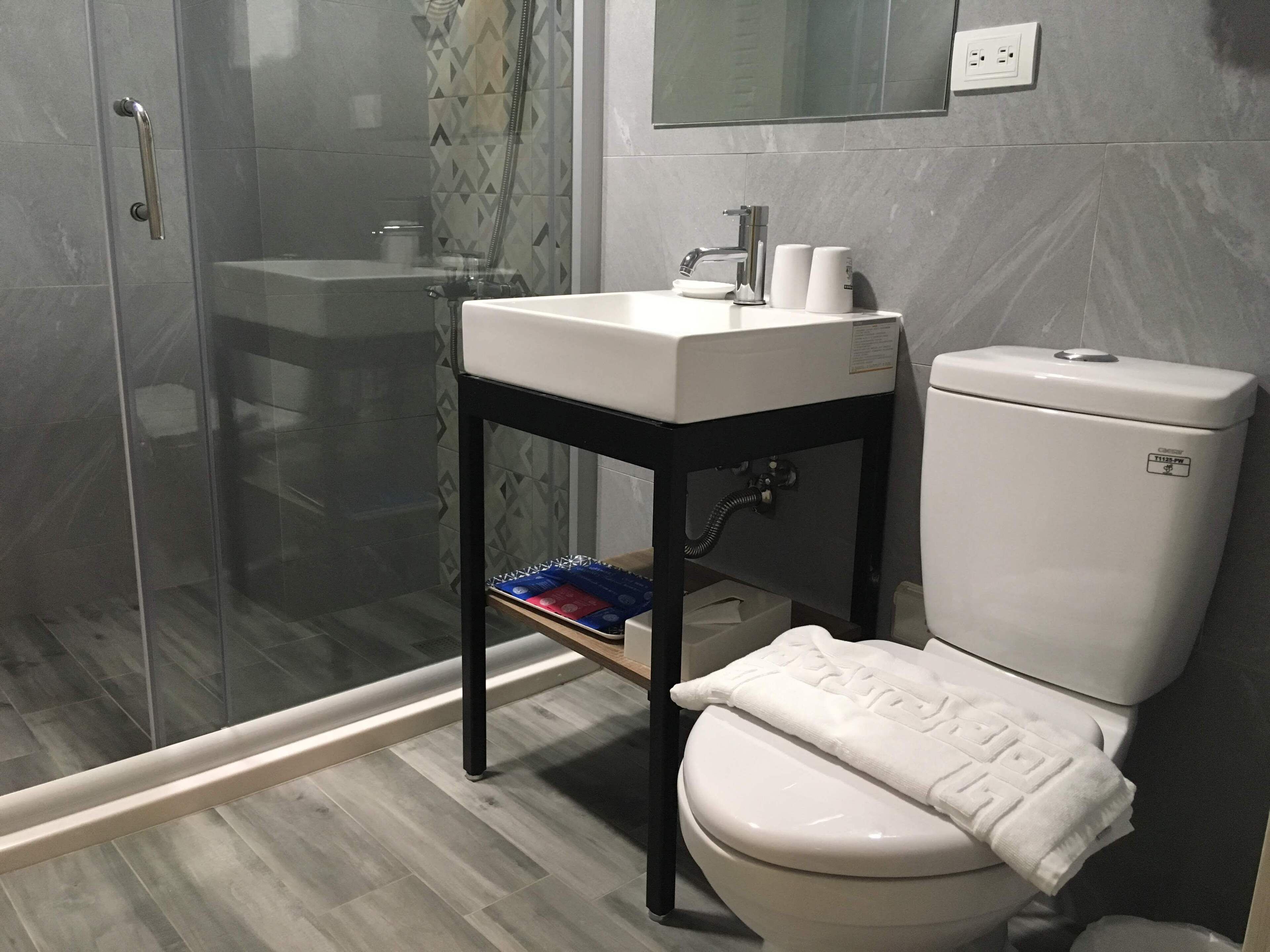 economy double room, 1 double bed, non smoking | bathroom | shower, free toiletries, hair dryer, slippers