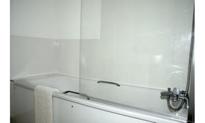 Double Room (Room 1, Large with separate bathroom) | Bathroom | Combined shower/bathtub, free toiletries, towels