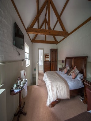 Tweepersoonskamer (Room 1, Large with separate bathroom) | Een strijkplank/strijkijzer, gratis wifi, beddengoed