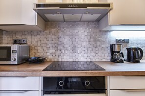Presidential Apartment | Private kitchen | Fridge, microwave, coffee/tea maker, electric kettle