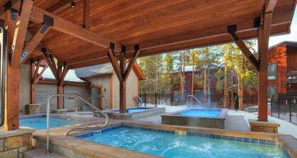 Inner Circle 3 1 Bedroom Condo by RedAwning