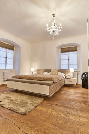 Apartamento, 2 quartos | Individualmente decorados, individualmente mobiliados, cortinas blackout